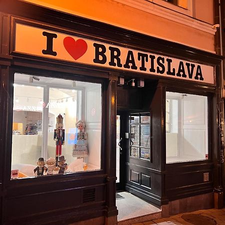 Netradicny Apartman V Centre Bratislava Exterior foto