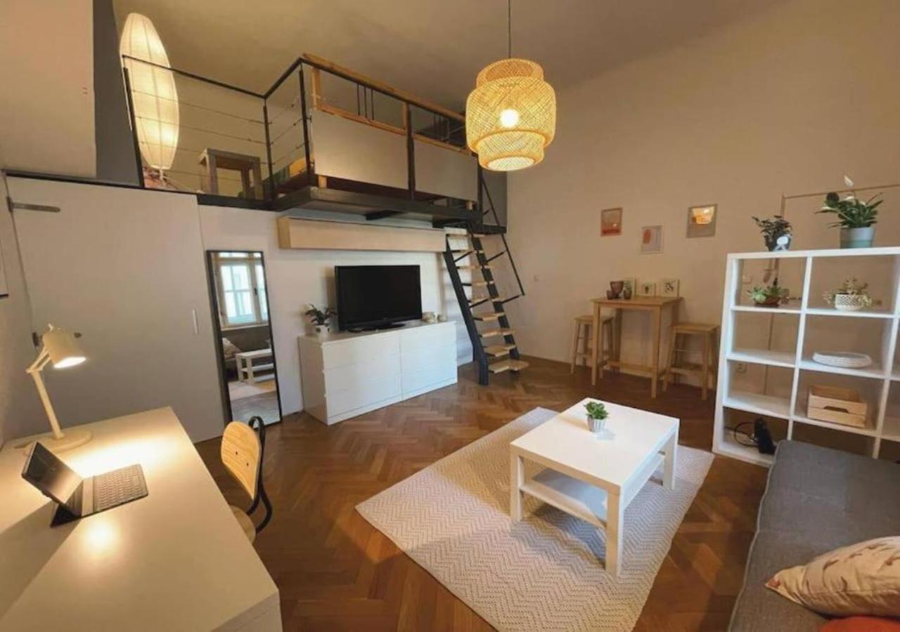 Netradicny Apartman V Centre Bratislava Exterior foto